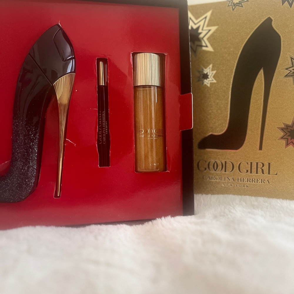 Carolina Herrera Black and Gold Makeup Collection